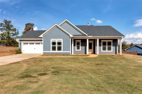482 N Point Cir, Hartwell, GA 30643