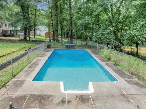 250 Daileys Plantation Dr, Mcdonough, GA 30253