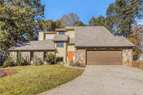 400 Old Tree Trce, Roswell, GA 30075