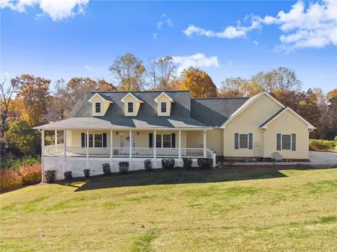 65 Golden Autumn Dr, Dahlonega, GA 30533
