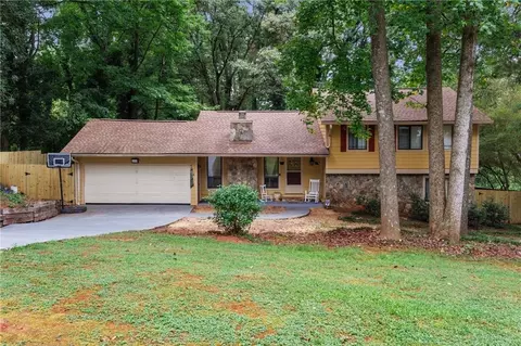 5002 Abbey Ln SW, Lilburn, GA 30047