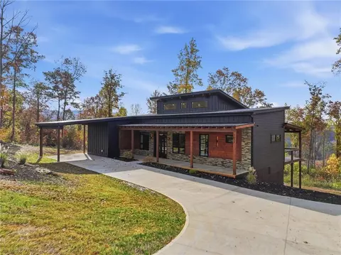1077 Highgrove Dr, Talking Rock, GA 30175