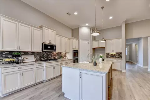 Kitchen - 3907 Rustic Pine Ln, Buford, GA 30518 photo 5 of 11