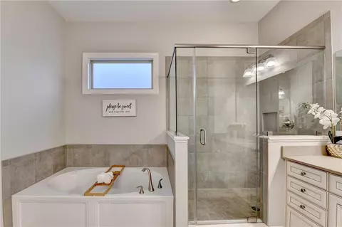 Bath - 3907 Rustic Pine Ln, Buford, GA 30518 photo 3 of 10