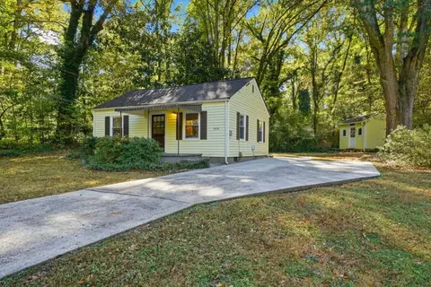 2518 Pine Lake Pl, Tucker, GA 30084