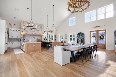 Dining - 125 Perry Rd, Rydal, GA 30171 photo 3 of 4