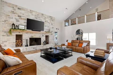 Living - 125 Perry Rd, Rydal, GA 30171 photo 5 of 10