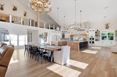 Dining - 125 Perry Rd, Rydal, GA 30171 photo 4 of 4