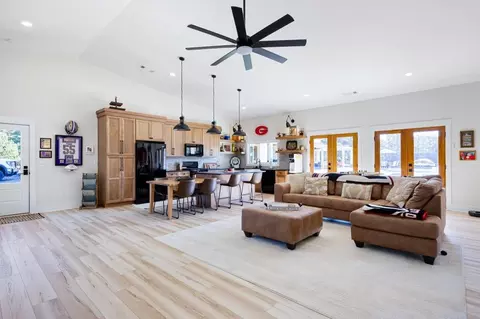 Living - 125 Perry Rd, Rydal, GA 30171 photo 8 of 10