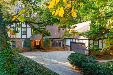 180 Valley Cv, Sandy Springs, GA 30350