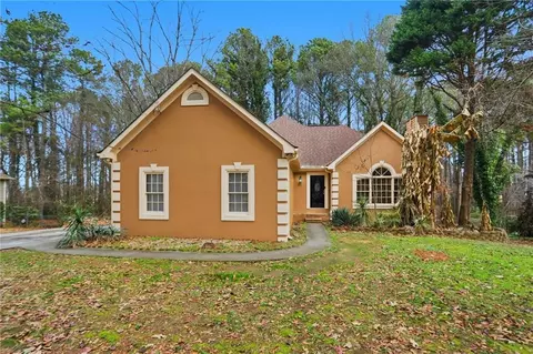 889 Lakeview Rd, Grayson, GA 30017