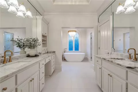 Bath - 325 White Columns Ct, Milton, GA 30004 photo 2 of 10