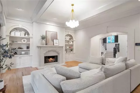 Living - 325 White Columns Ct, Milton, GA 30004 photo 3 of 8