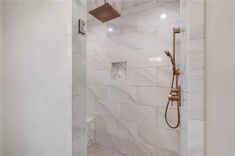 Bath - 325 White Columns Ct, Milton, GA 30004 photo 5 of 10