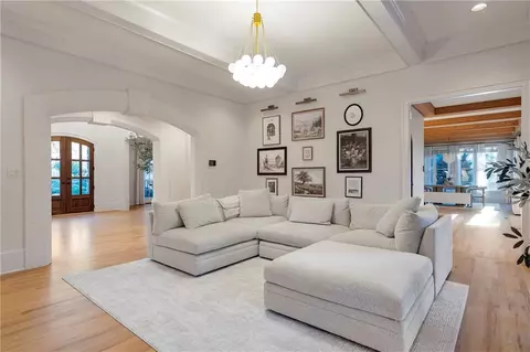 Living - 325 White Columns Ct, Milton, GA 30004 photo 2 of 8