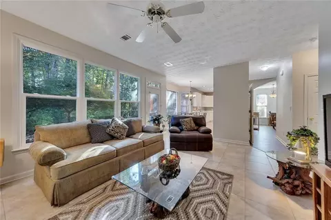 800 Crow View Ct, Woodstock, GA 30189