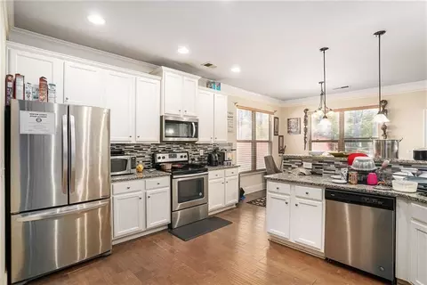 Kitchen - 70 Cowan Rdg, Covington, GA 30016 photo 2 of 3