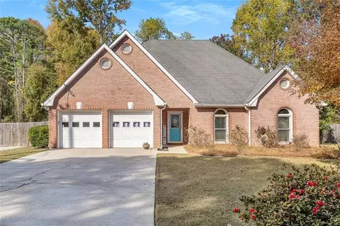 900 Burning Bush Dr, Loganville, GA 30052