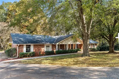 13 E Lakeshore Dr SE, Rome, GA 30161