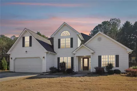 3810 Weeping Willow Ln, Loganville, GA 30052
