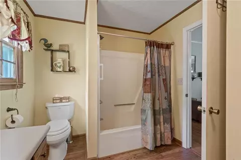 Bath - 404 Davis Rd W, Fairmount, GA 30139 photo 3 of 4