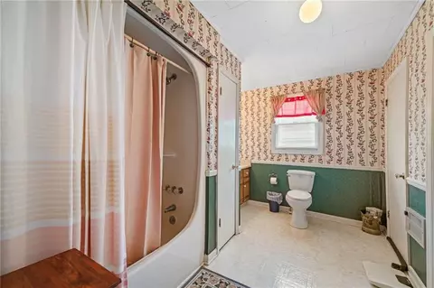 Bath - 404 Davis Rd W, Fairmount, GA 30139 photo 4 of 4
