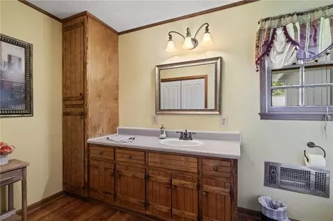 Bath - 404 Davis Rd W, Fairmount, GA 30139 photo 2 of 4