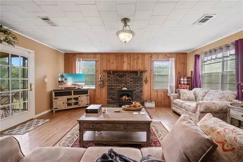 Living - 404 Davis Rd W, Fairmount, GA 30139 photo 2 of 4