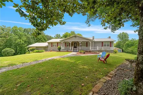 404 Davis Rd W, Fairmount, GA 30139