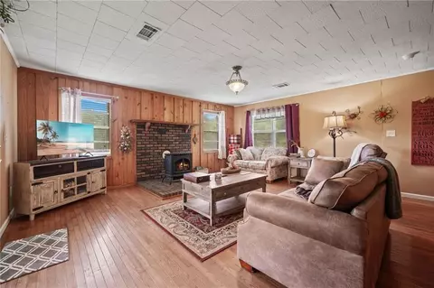 Living - 404 Davis Rd W, Fairmount, GA 30139 photo 3 of 4