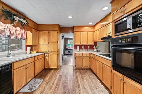 Kitchen - 404 Davis Rd W, Fairmount, GA 30139 photo 3 of 4