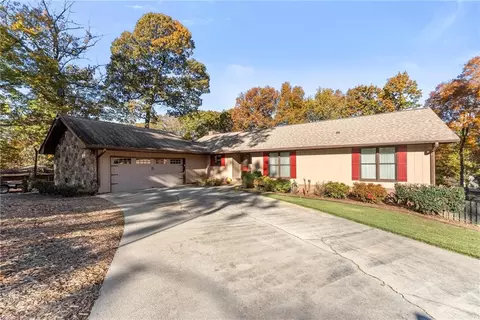 5788 Norton Cir, Flowery Branch, GA 30542