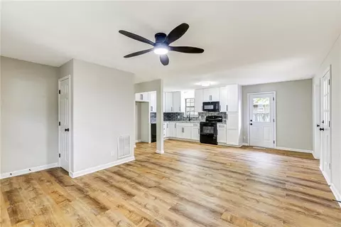 122 Capitol Ave, Winder, GA 30680 photo 4