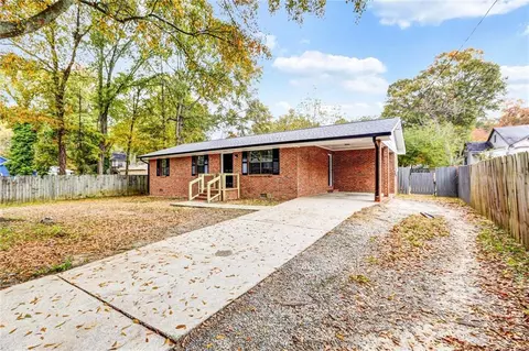 122 Capitol Ave, Winder, GA 30680 photo 2