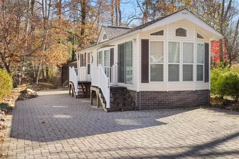130 Creekview Dr, Cleveland, GA 30528