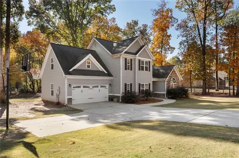 732 E Jefferson St, Hoschton, GA 30548