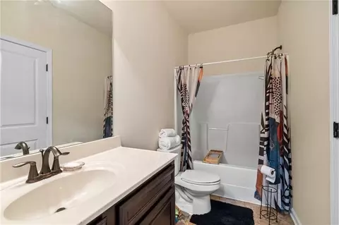 Bath - 601 Stream Ct, Fairburn, GA 30213 photo 3 of 3