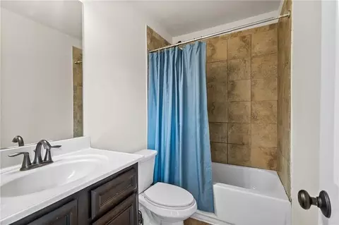 Bath - 601 Stream Ct, Fairburn, GA 30213 photo 2 of 3