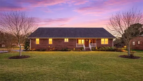 11 Paige St, Cartersville, GA 30121