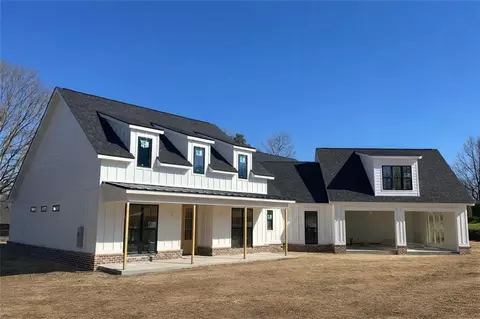 110 Vogel St NE, Calhoun, GA 30701