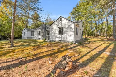 529 E College St, Jackson, GA 30233