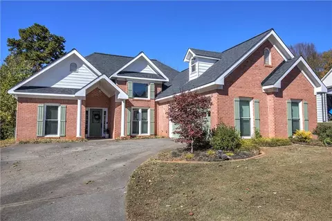 11 Woodhaven Ct SW, Cartersville, GA 30120
