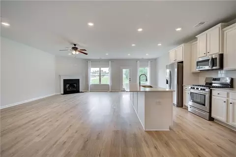 Living - 700 Relic Rdg, Hampton, GA 30228 photo 2 of 8