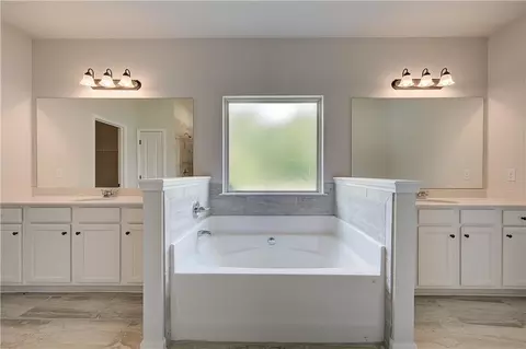 Bath - 700 Relic Rdg, Hampton, GA 30228 photo 1 of 1