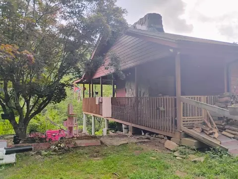 10607 Warwoman Rd, Clayton, GA 30525