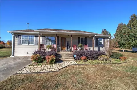 158 Brooksmill Dr NE, Calhoun, GA 30701