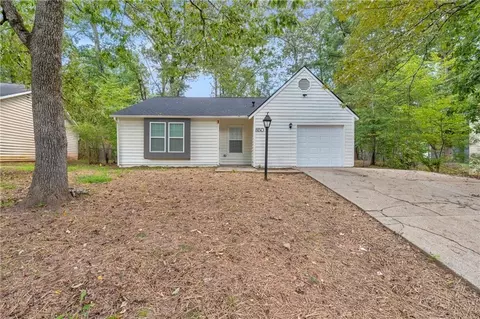 850 Greenhedge Dr, Stone Mountain, GA 30088