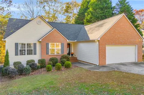 1670 Alcovy River Dr, Dacula, GA 30019