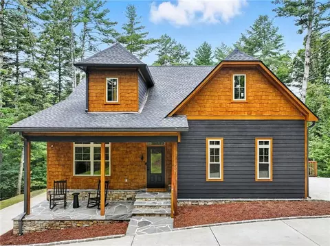 160 Nahunta Ct, Ellijay, GA 30540