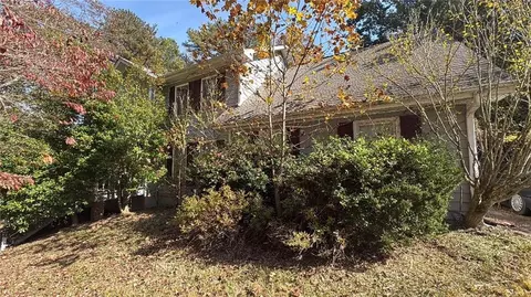 915 Riverside Rd, Sugar Hill, GA 30518